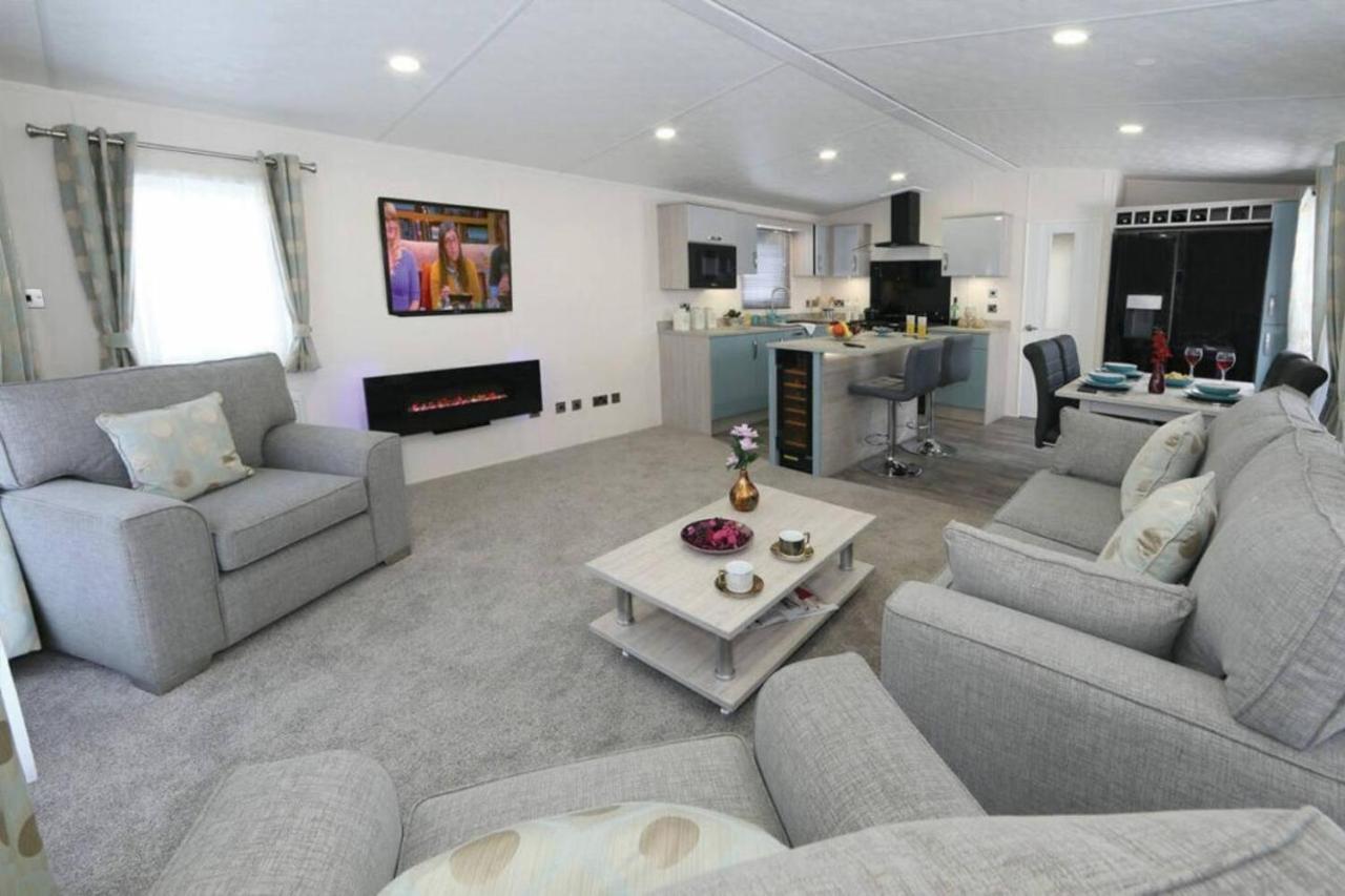 Superior 6 Berth Holiday Home In Suffolk Saxmundham Ngoại thất bức ảnh
